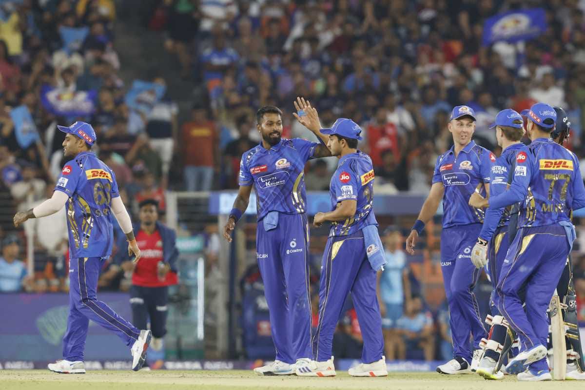 MI Playoffs Scenario: IPL 2025 में Mumbai Indians का सफर खत्म? या अब भी यह टीम कर सकती है प्लेऑफ्स के लिए क्वालीफाई? जानिए 